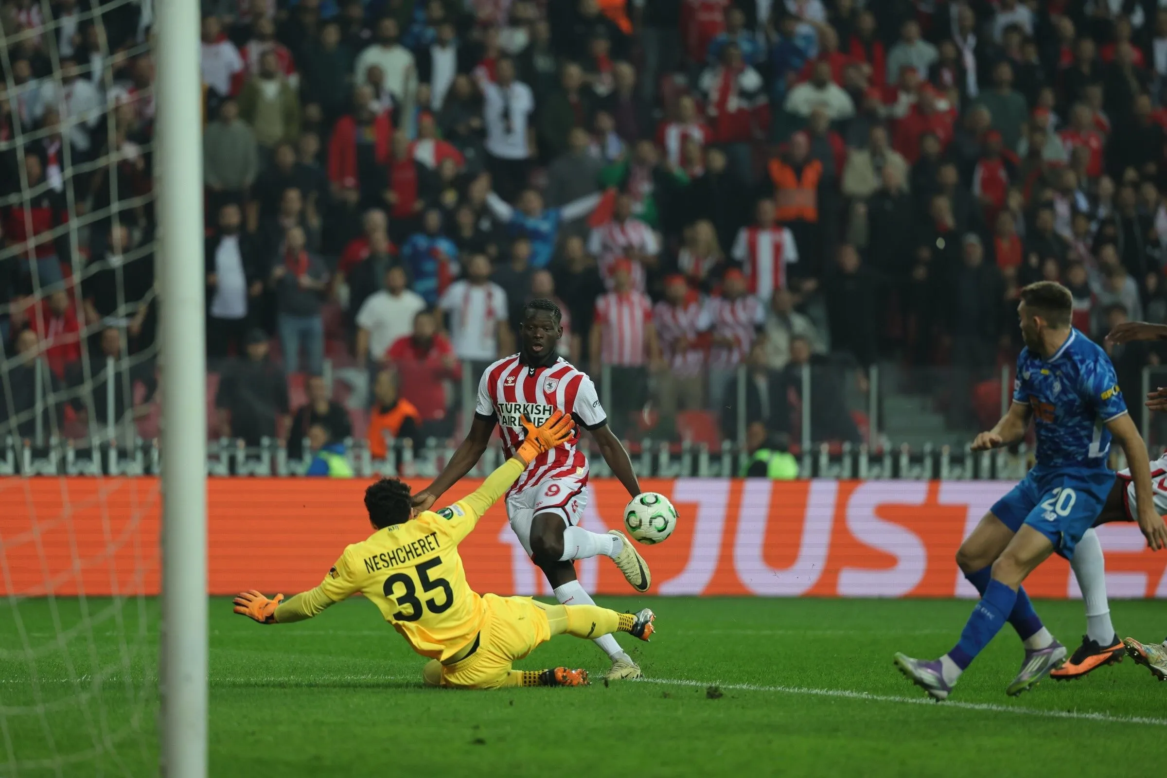 Samsunspor rakibi Dynamo Kyiv’i 3-0 mağlup etti.