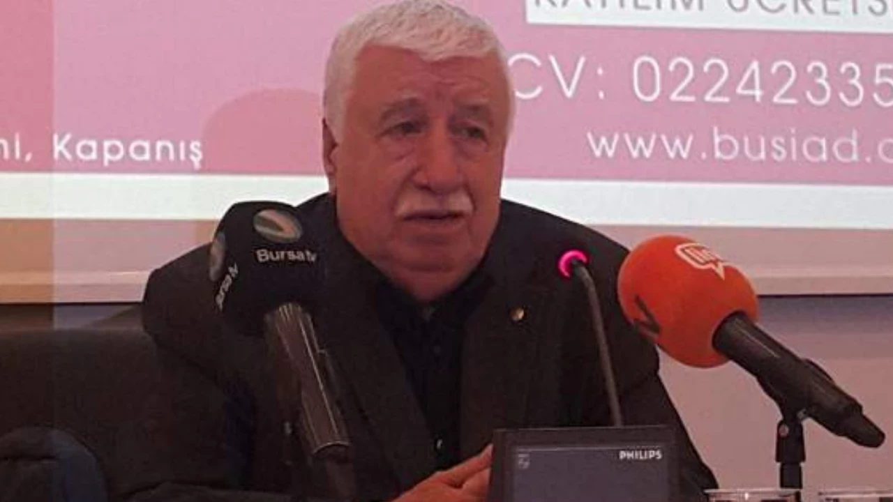 Türk tiyatrosunun efsane ismi Ahmet Gülhan hayatını kaybetti