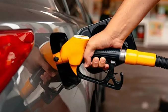 MOTORIN VE BENZINE.INDIRIM.GELIYOR