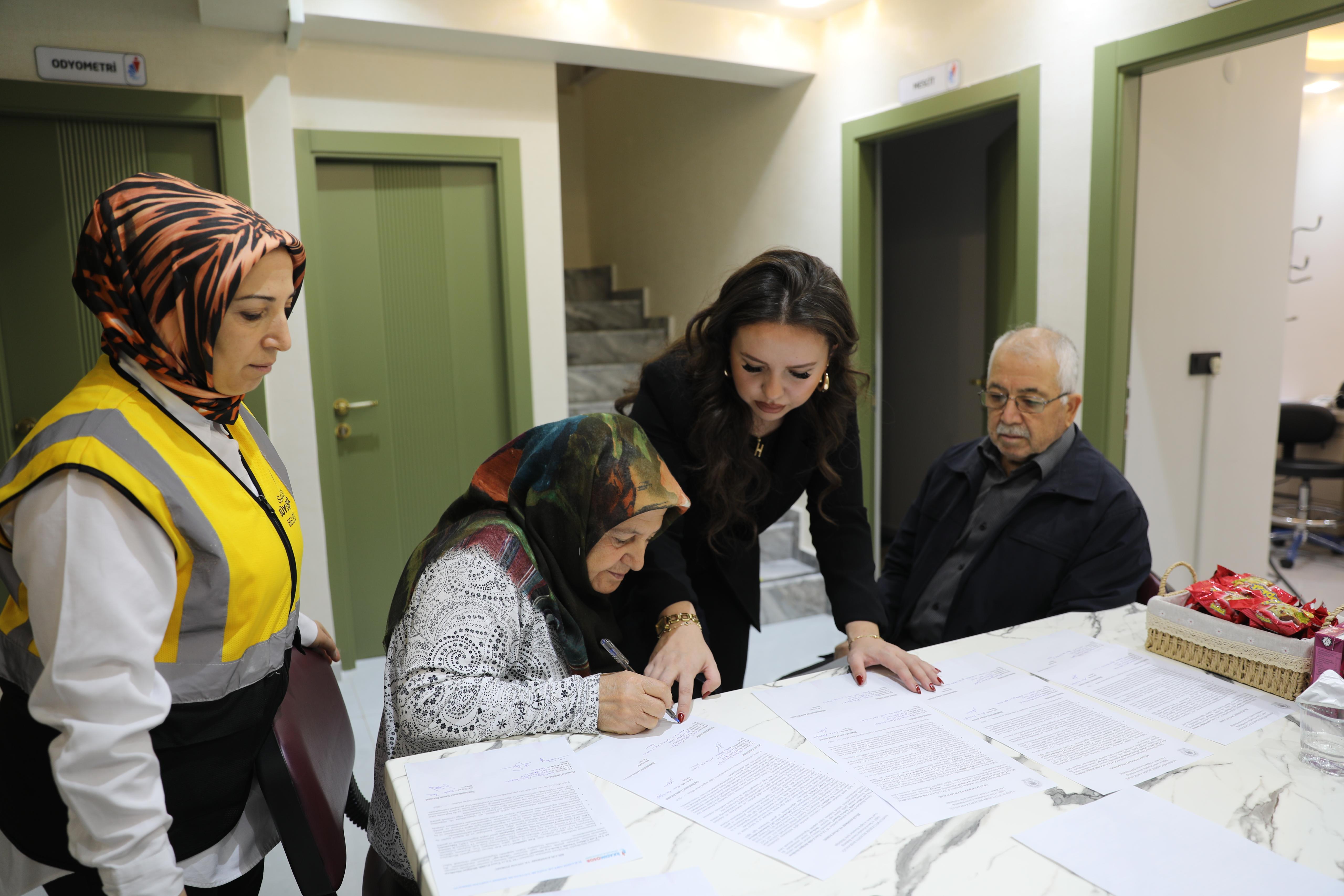 BÜYÜKŞEHİR’DEN 41 YILLIK EVLİ 65 YAŞ ÜSTÜ ÇİFTLERE SAĞLIK DESTEĞİ