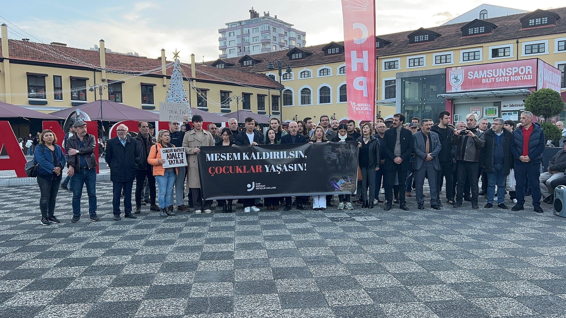 GENÇLİK KOLLARINDAN MESEM'E TEPKİ