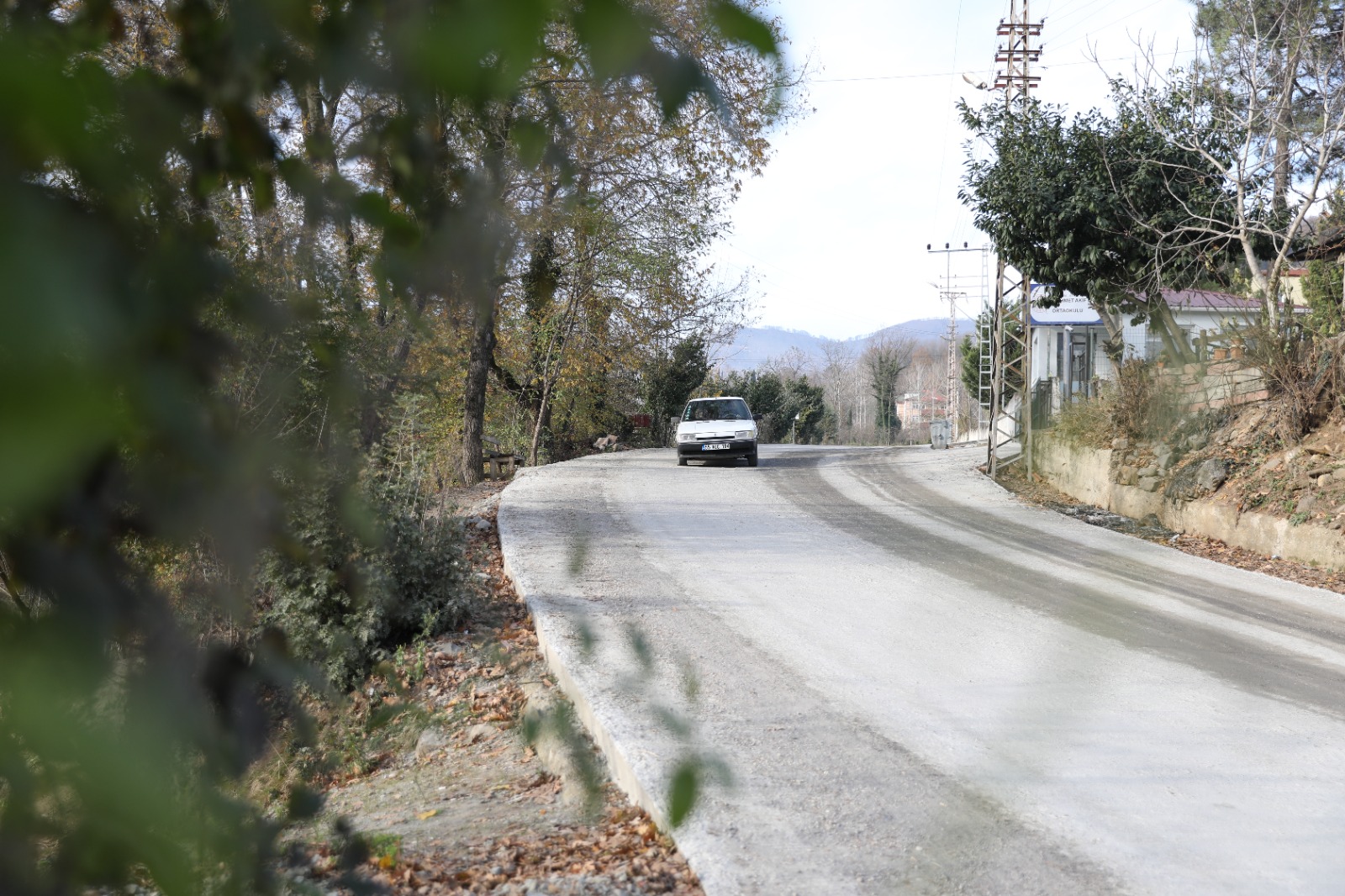BAŞKAN DOĞAN AYVACIK İLÇESİNDE YOL ÇALIŞMALARINI İNCELEDİ