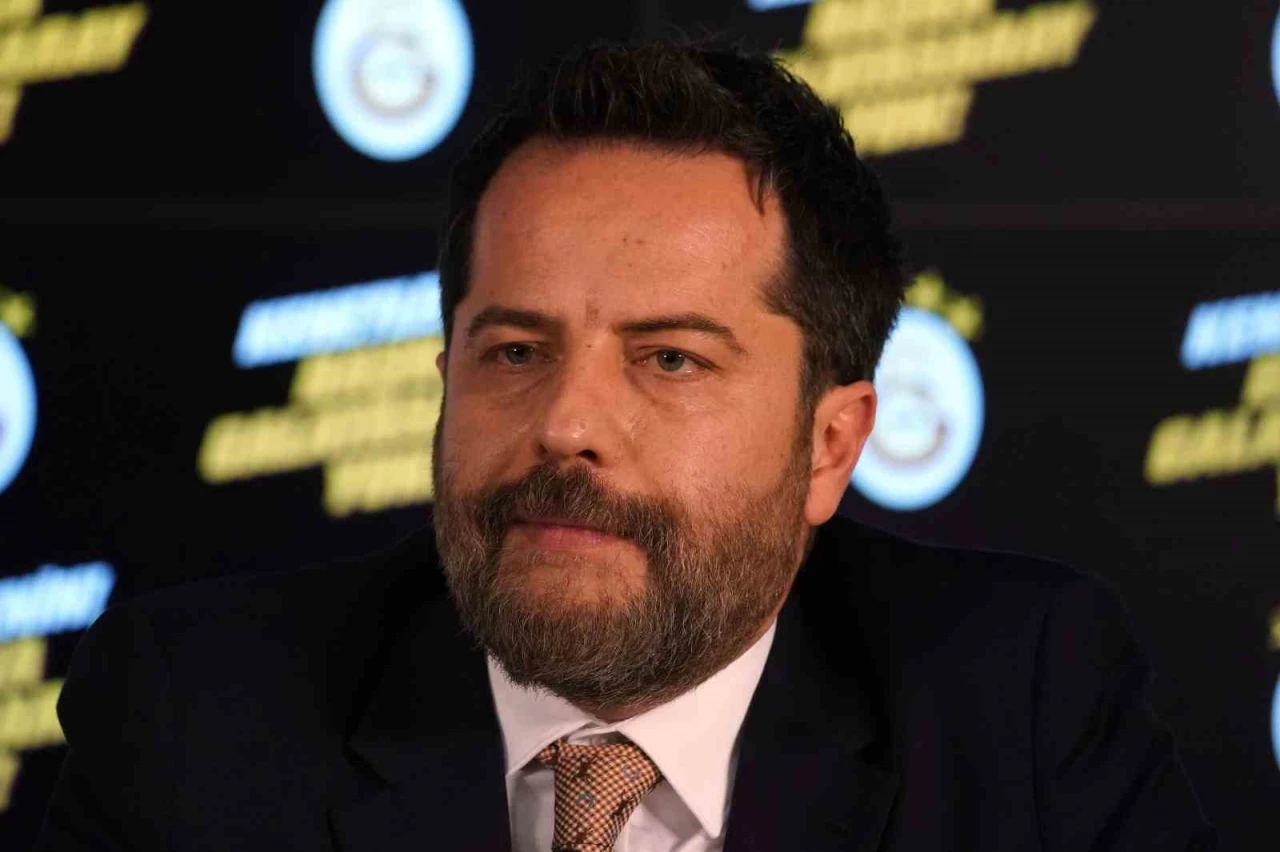 GALATASARAY TARAFTARLARINDAN ÇAĞLAYAN ADLİYESİ ÖNÜNDE TEPKİ !
