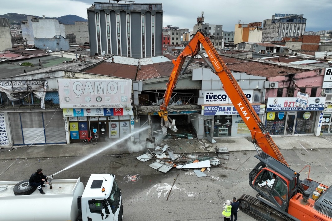 Türkiye’nin En Büyük Sanayi Dönüşümlerinden Gülsan’da Yıkımlar Sürüyor