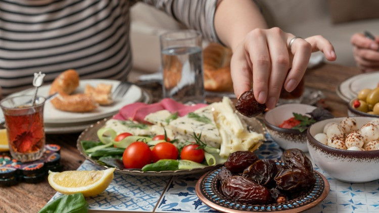 Ramazan’da İlk Sahur Heyecanı: Uzmanlardan Dengeli Beslenme Uyarısı