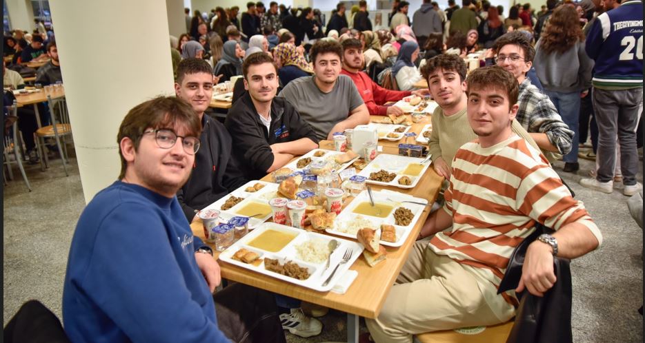 OMÜ de Geleneksel İftar Programı Yoğun Katılımla Gerçekleşti