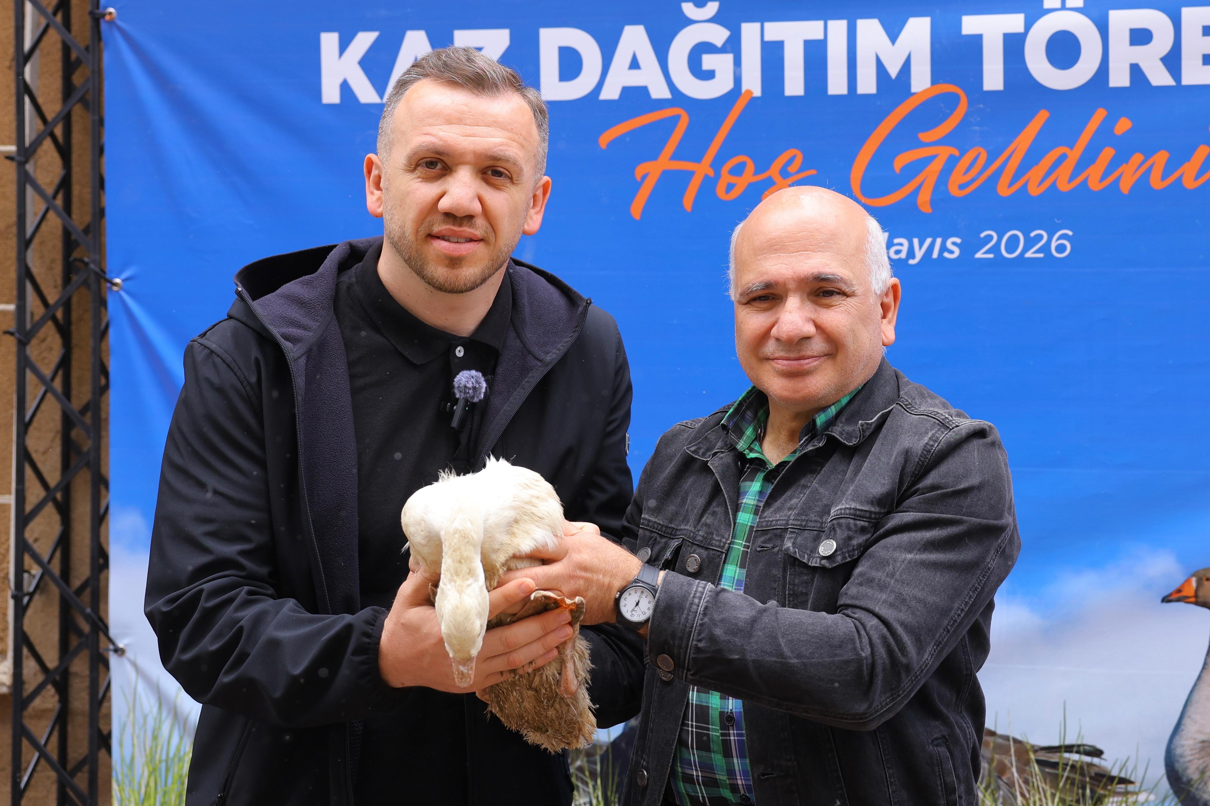 BÜYÜKŞEHİR’DEN ÜRETİCİLERE KAZ DESTEĞİ