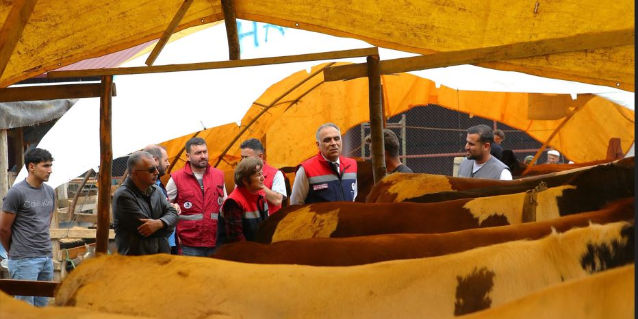 CANİK’TE KURBAN PAZARINA DENETİM ZİYARETİ: VATANDAŞLARA “TARIM CEBİMDE” UYARISI