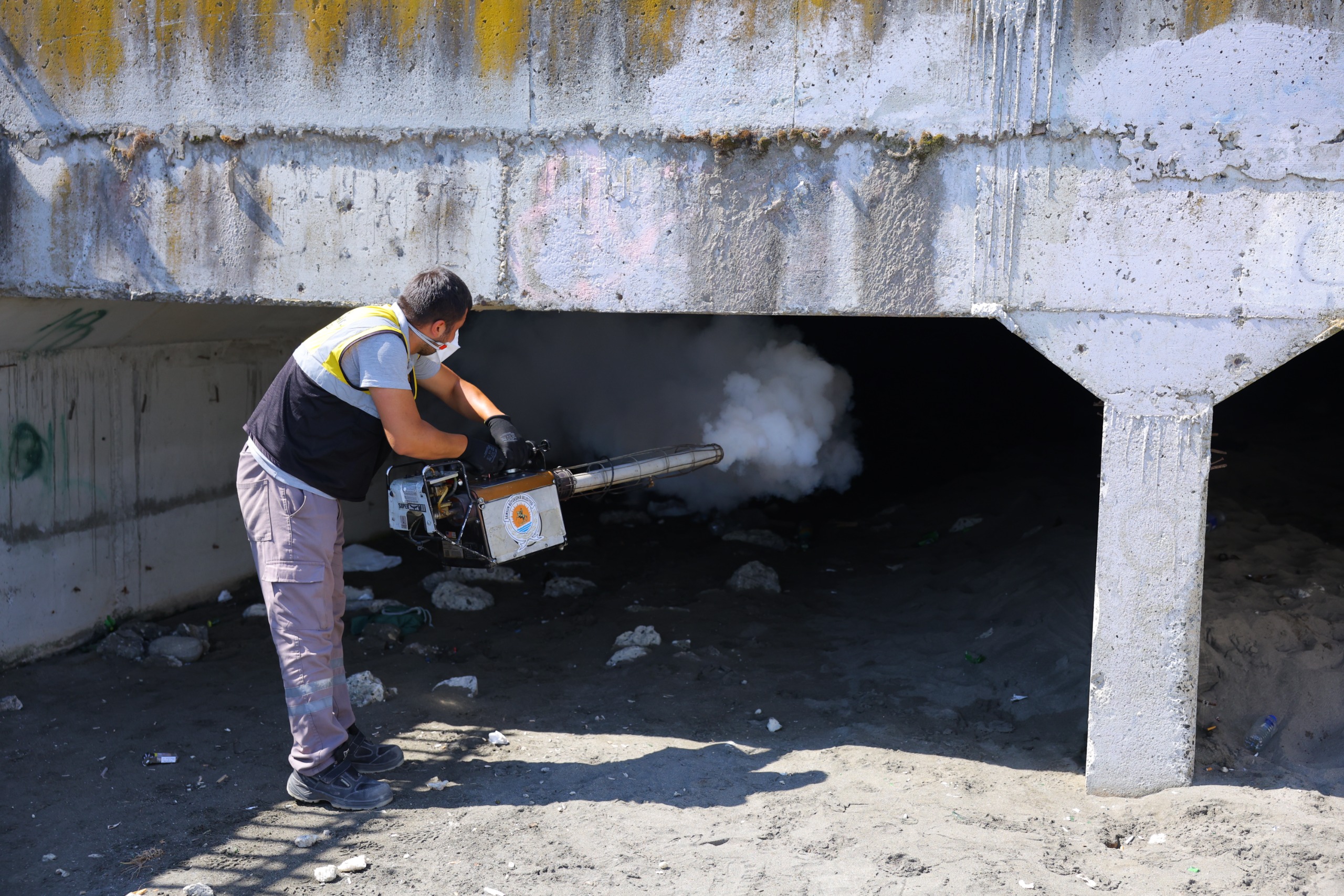 BÜYÜKŞEHİR’DEN SİVRİSİNEK VE HAŞERELERE KARŞI MÜCADELE