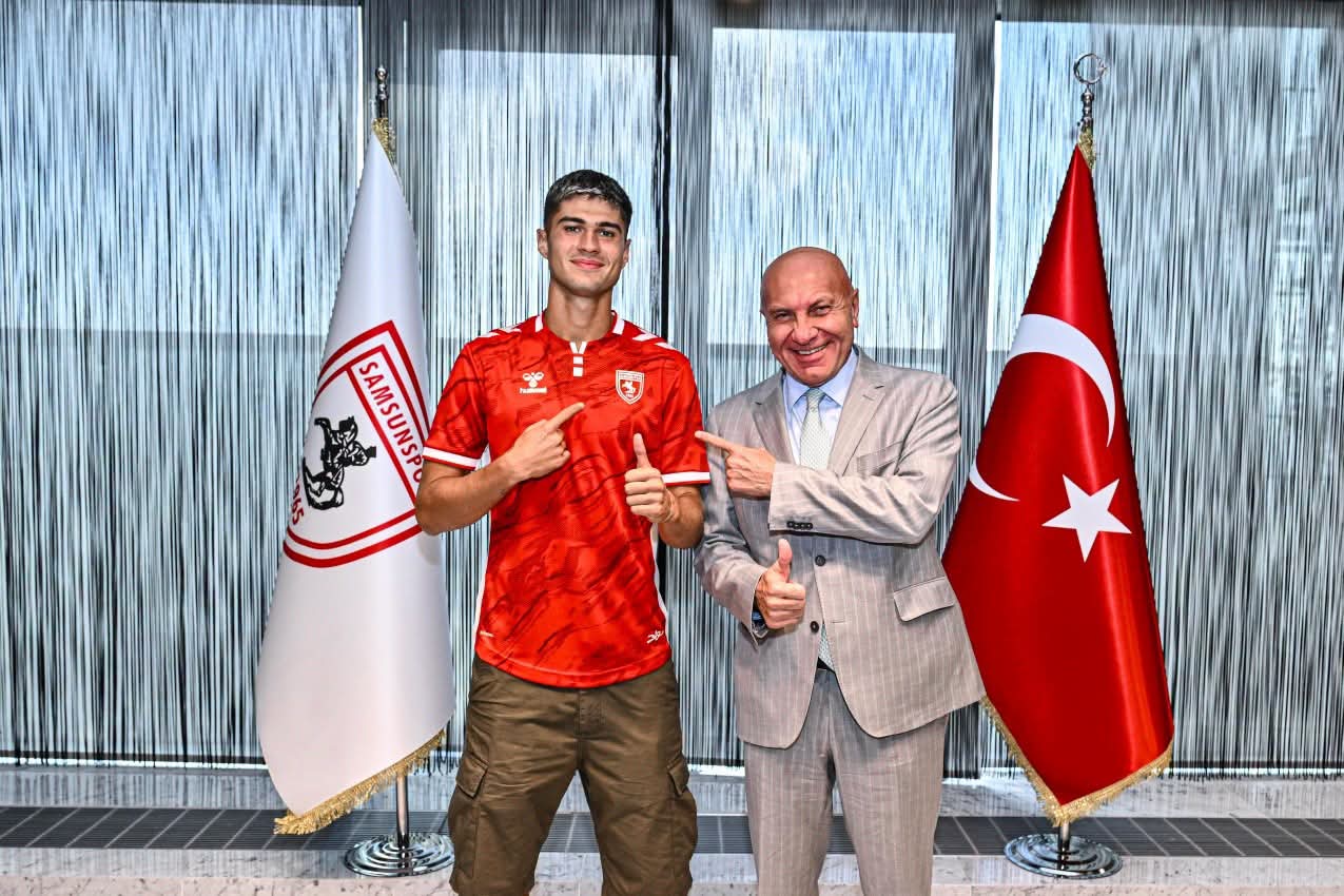 İTALYAN FUTBOLCU IMZAYI ATTI