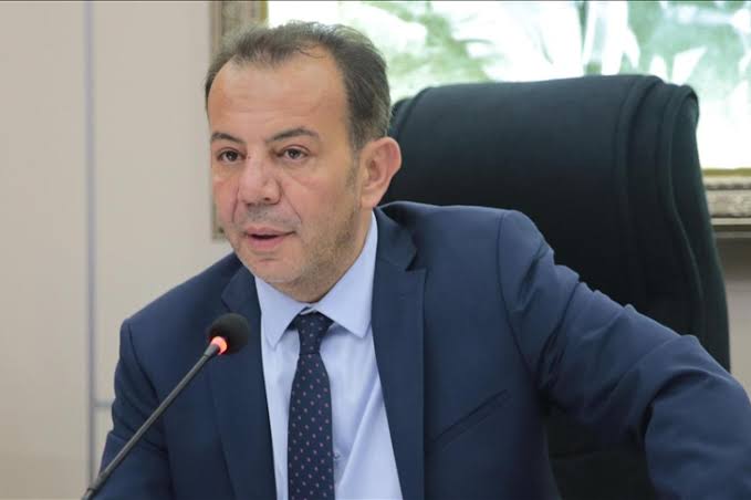Görevden Uzaklaştırılan Tanju Özcan’a 7 Yıl 3 Ay Hapis Cezası ve Siyasi Yasak