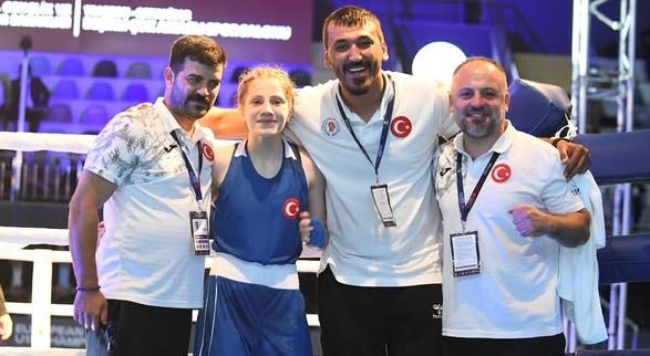 SAMSUNLU ÜMMÜGÜLSÜM ARLI’DAN AVRUPA'DA ALTIN MADALYA!